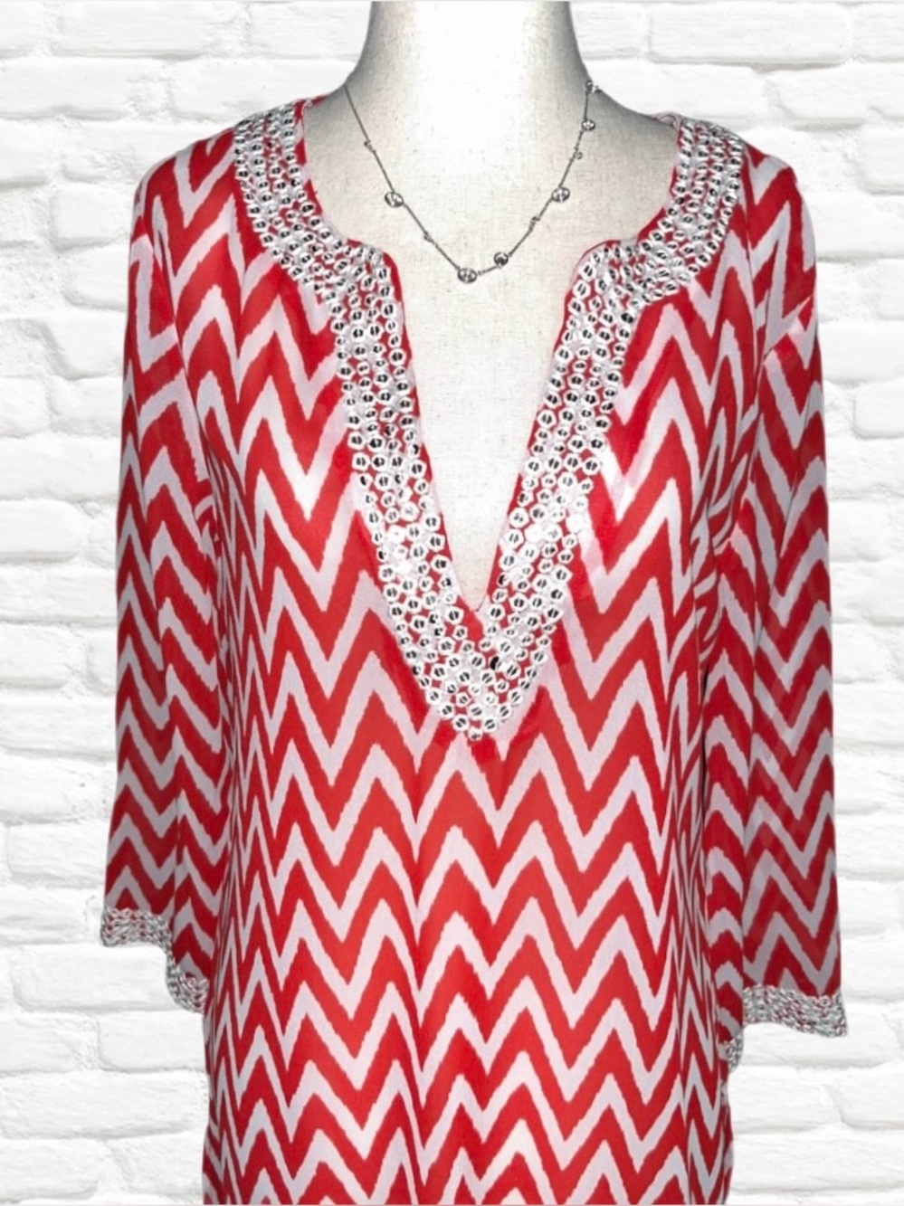 Antonio Melani ~ Medium ~ Red & White ~ Zig Zag Pattern ~ Beaded ~ Tunic Blouse